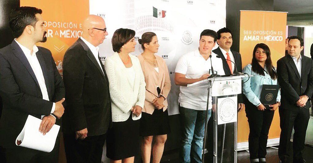 Samuel García presume credencial del Senado, aunque INE aún puede revocar su victoria