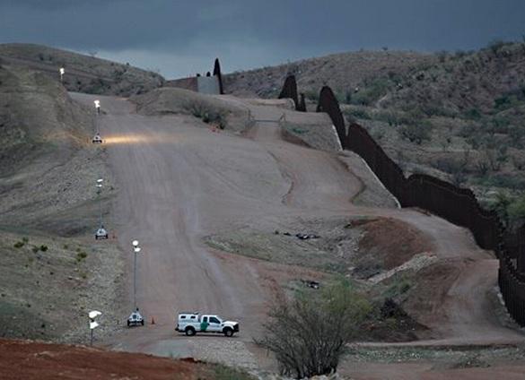 Narcos mexicanos lanzan droga a EU con cañones