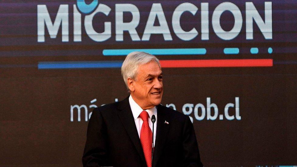 Por qué Chile facilita el ingreso de venezolanos y dificulta el de haitianos