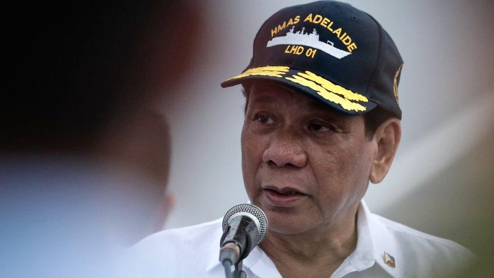 Filipinas: el presidente Rodrigo Duterte afirma que agredió sexualmente a una empleada del hogar cuando era adolescente