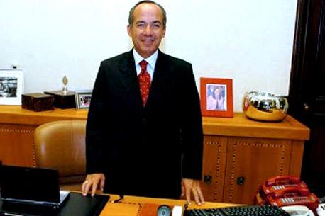 Calderón deberá entregar directorio de “teléfonos rojos”