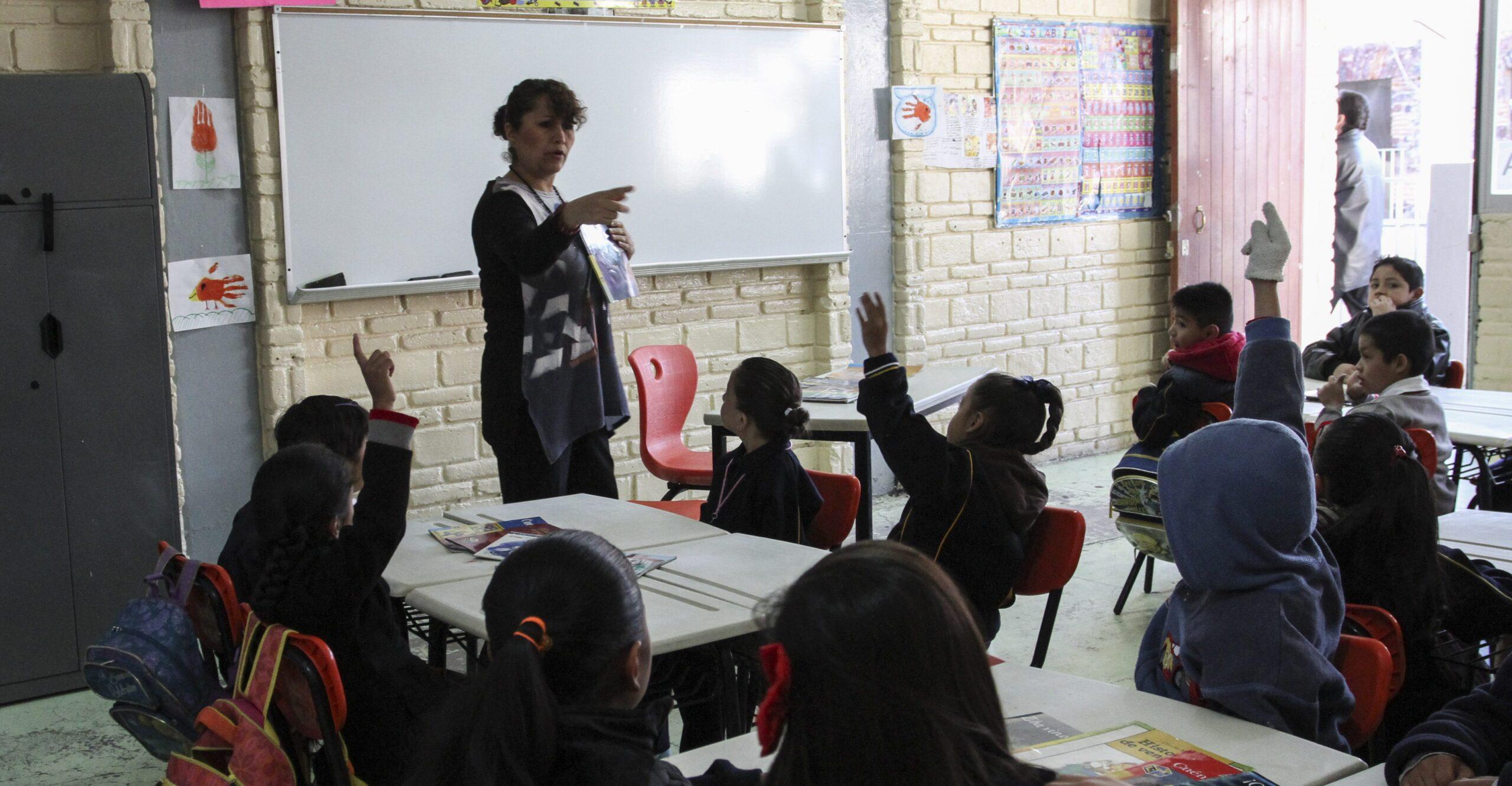 Sin leyes secundarias de reforma educativa, SEP entregará plazas docentes por tomar un curso y hacer un ensayo