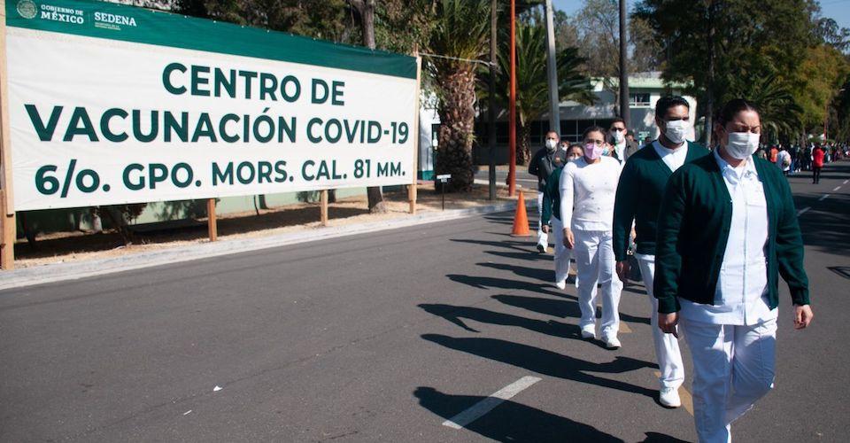 7,728 trabajadores del IMSS han sido vacunados contra COVID-19; llegan otras 7, 800 dosis