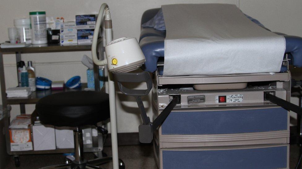 Bajo presión: puertas adentro en una clínica de abortos de Estados Unidos en tiempos de Donald Trump