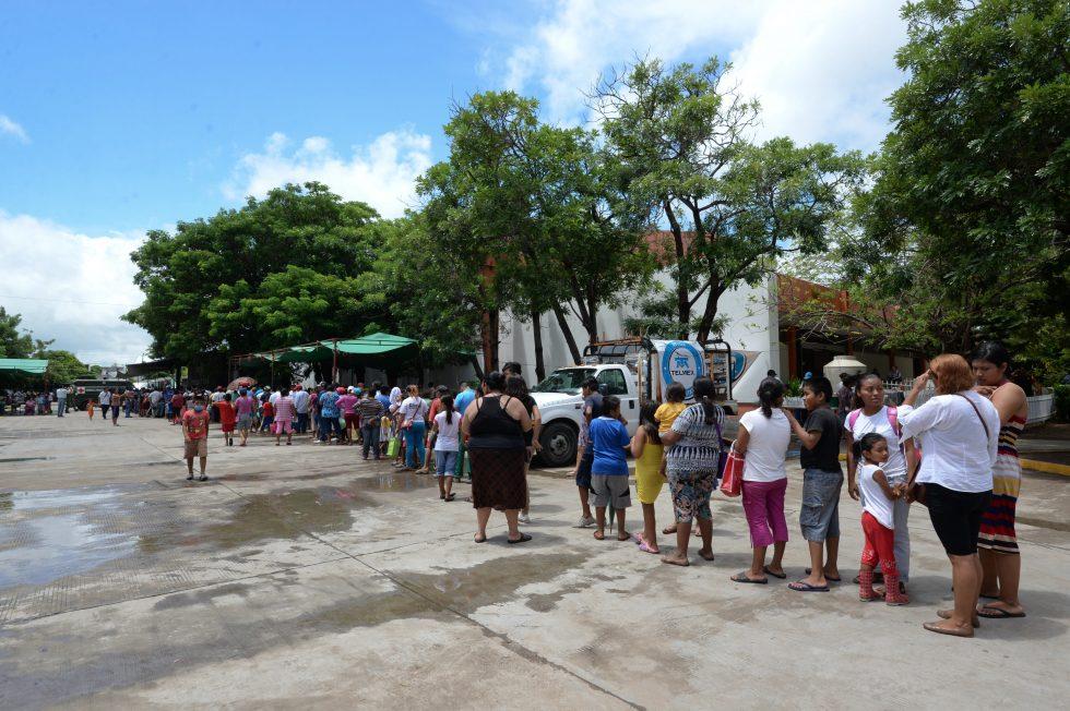 Gobierno federal reparte promesas de empleo a damnificados de Juchitán, Oaxaca