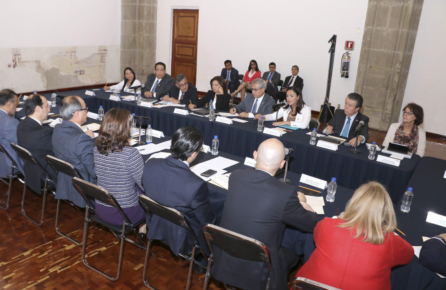 Ahora va el SNTE: estas son sus peticiones a la SEP para corregir la reforma educativa