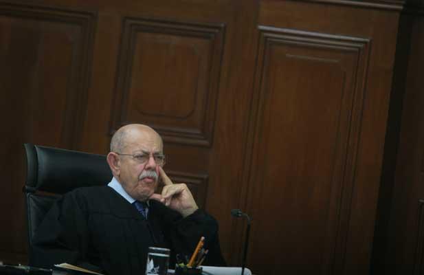 Guardan un minuto de silencio en memoria de Gudiño Pelayo