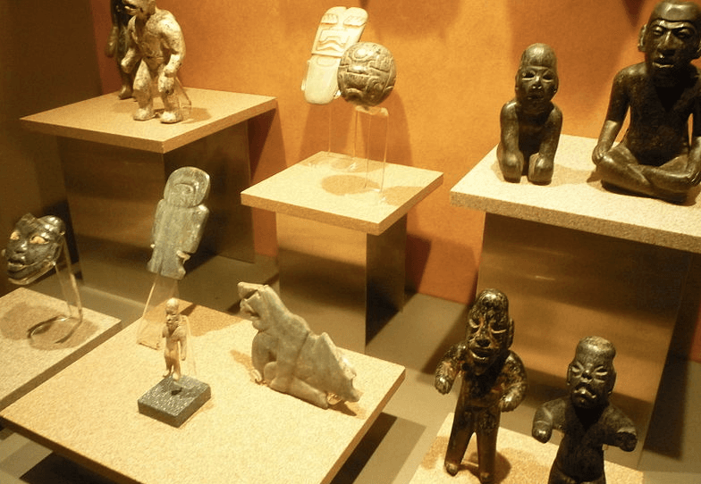 Una Corte alemana ordena devolver figuras olmecas a México