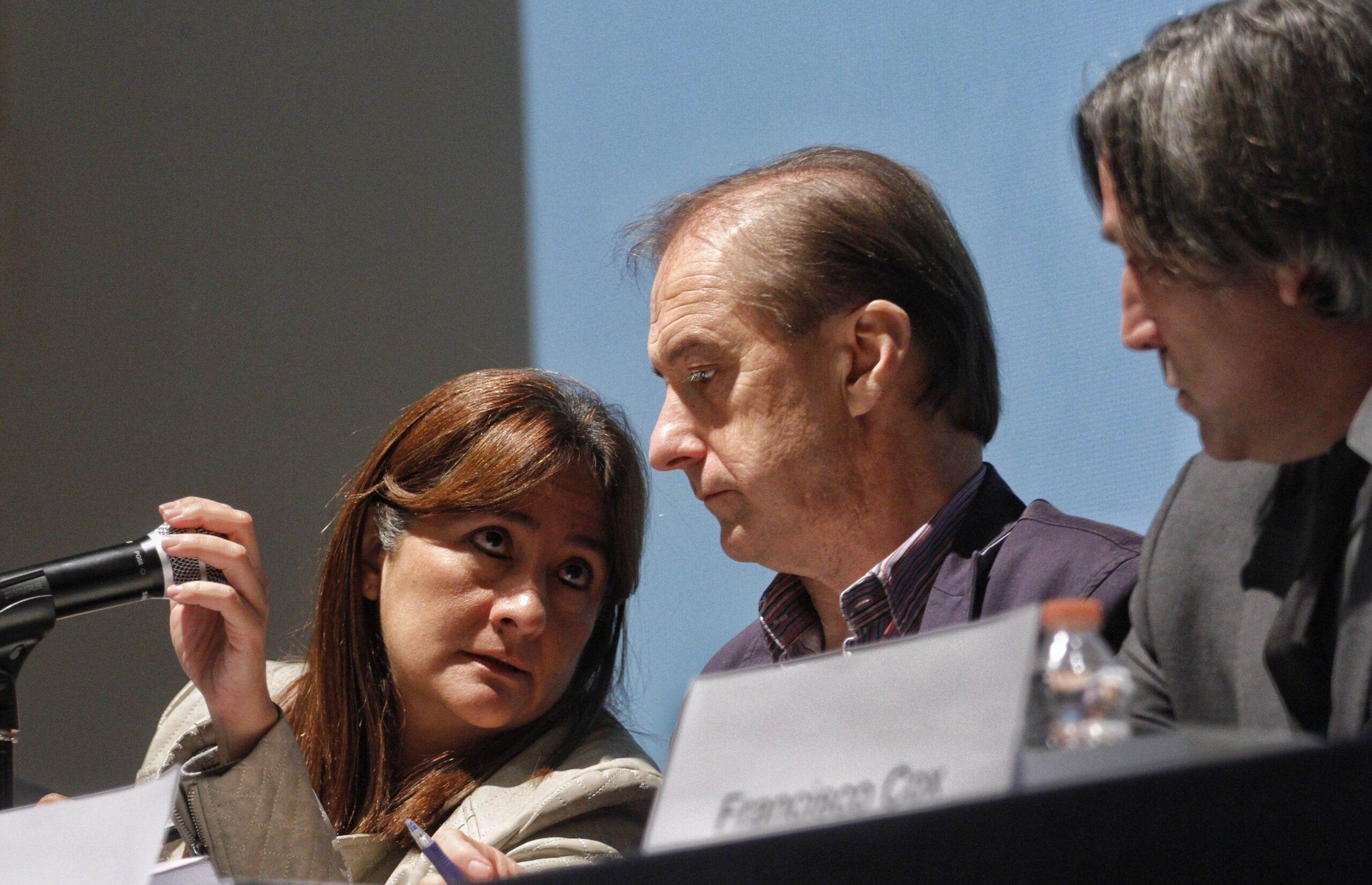 Expertos del GIEI entregan informe final a la PGR y le piden ayudar a víctimas