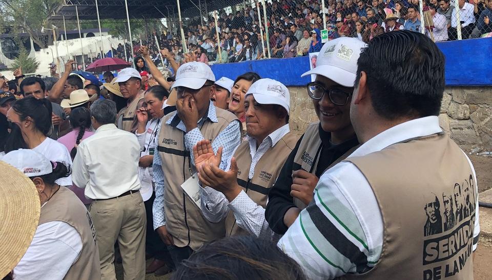 Promotores del voto para AMLO en 2018, ahora censan y repartirán tarjetas del Bienestar
