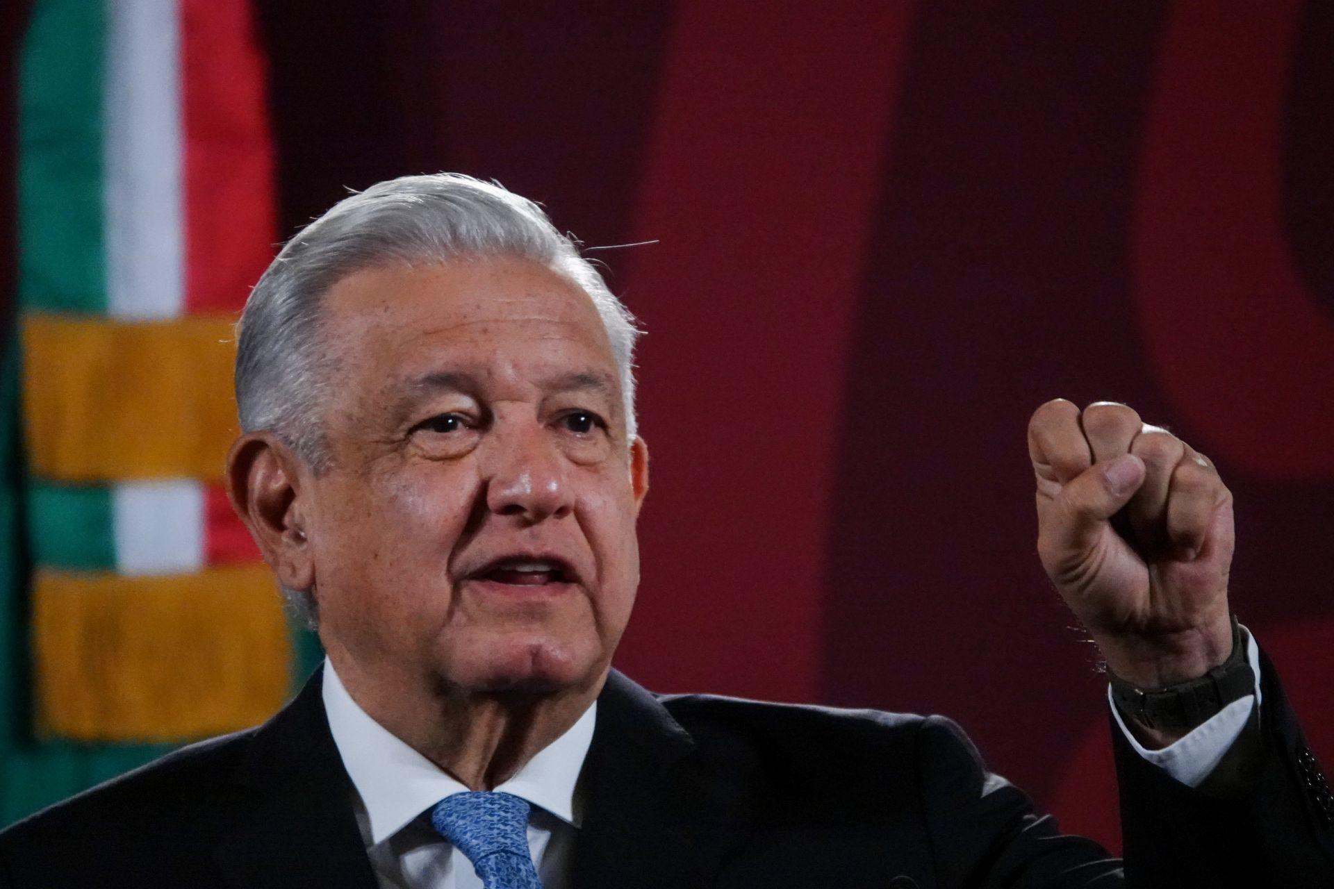 AMLO culpa al neoliberalismo de feminicidios y violencia de género