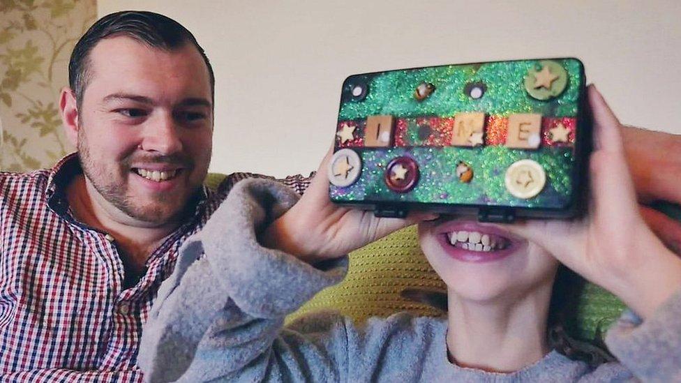 Realidad virtual: el hombre que creó un mundo de fantasía para ayudar con los problemas de aprendizaje de su hija
