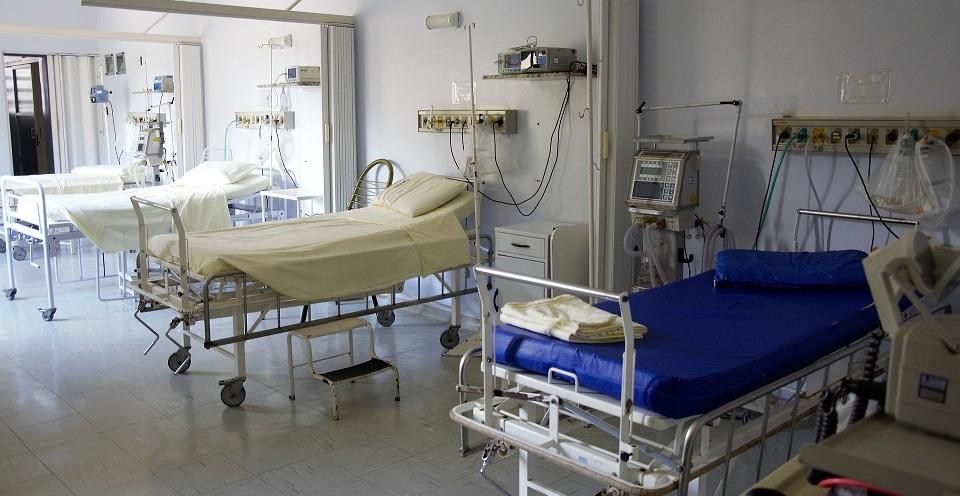 Niña con leucemia debe recibir transfusión, pese a creencias religiosas de sus padres: Suprema Corte