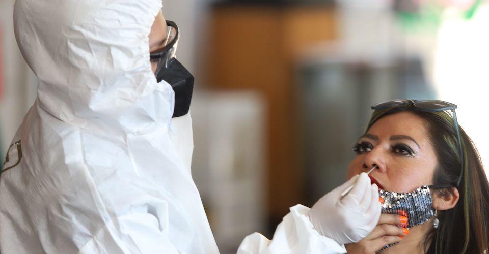 México reporta reducción del 41% en tendencia de casos COVID; suma 197 muertes más