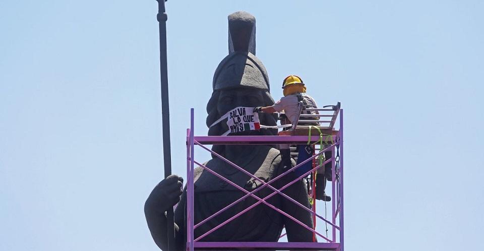 Le ponen cubrebocas a La Minerva en Guadalajara