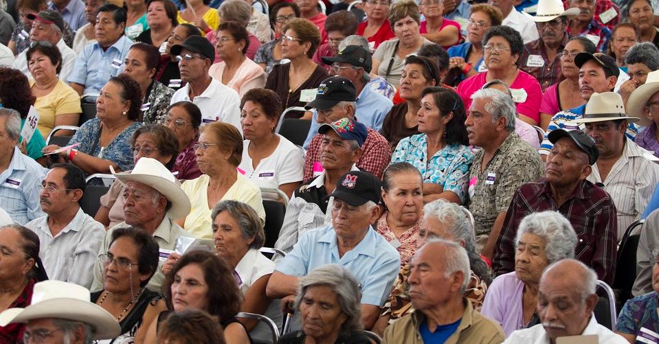 Hasta 40% de adultos mayores inscritos en programas de ayuda no cumplían con perfil para ser beneficiarios: vocero del gobierno
