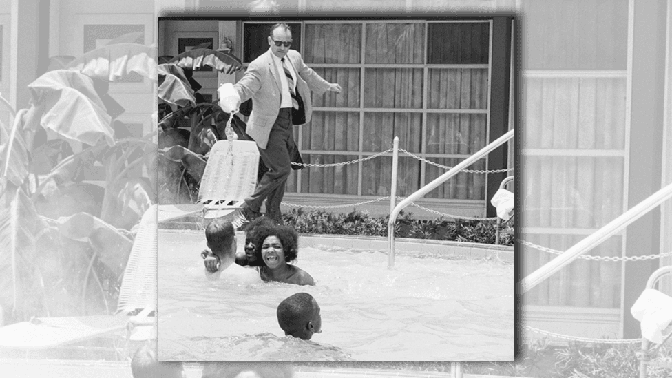Elecciones en Estados Unidos: la impactante imagen de un hombre blanco lanzando ácido sobre unas jóvenes negras que recuerda el oscuro pasado racista de Florida
