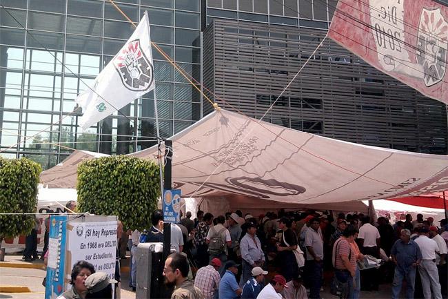Rompen récord demandas por despidos; reciben 398 en un día