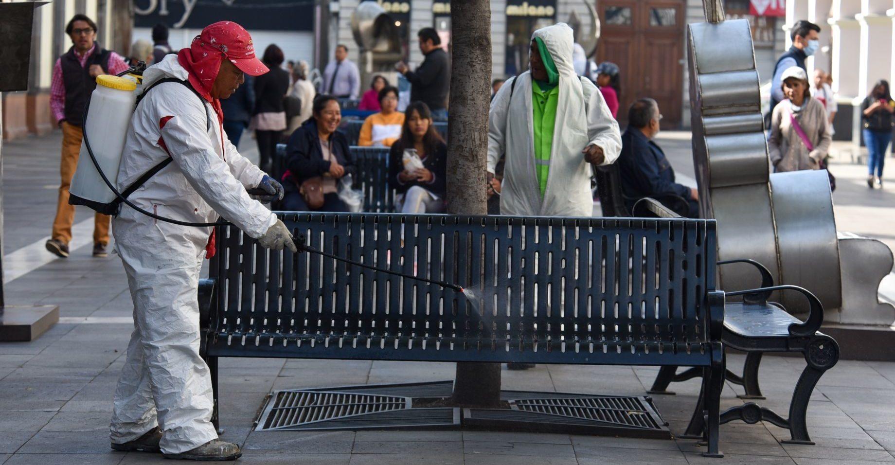 AMLO pide a ciudadanos no dejar de salir; gobernadores hacen llamado a quedarse en casa por la COVID-19