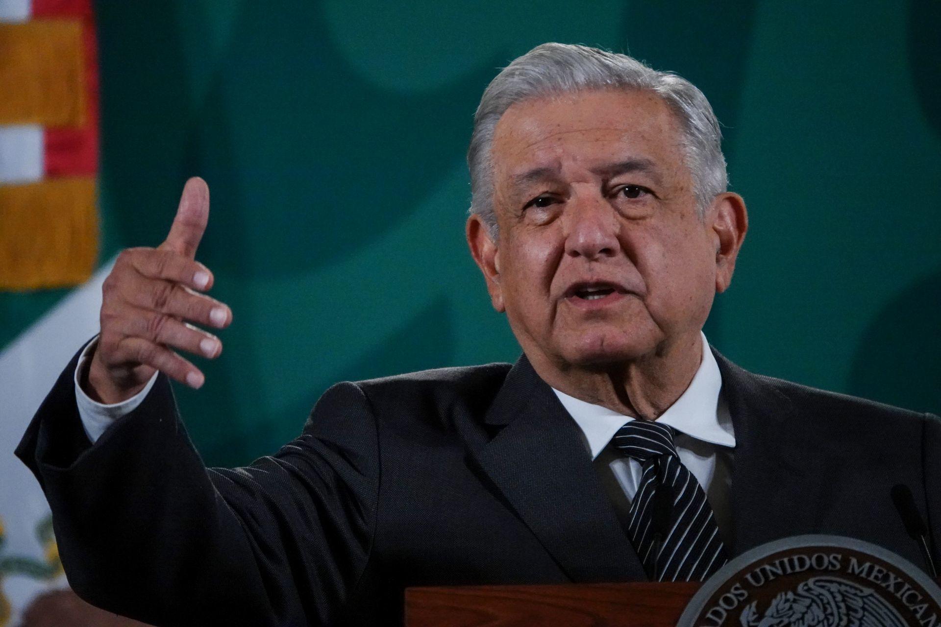 “Combatimos violencia contra mujeres por convicción, no por moda”: AMLO