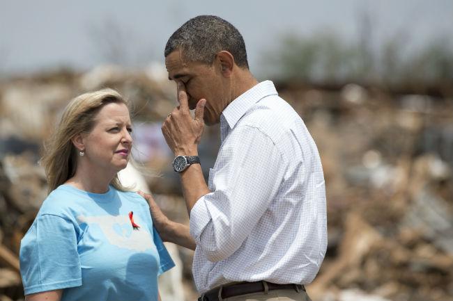Obama consuela a víctimas de tornado en Oklahoma