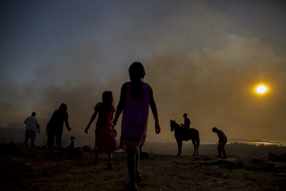 Qué son los vientos de Santa Ana que han provocado incendios en California y Baja California