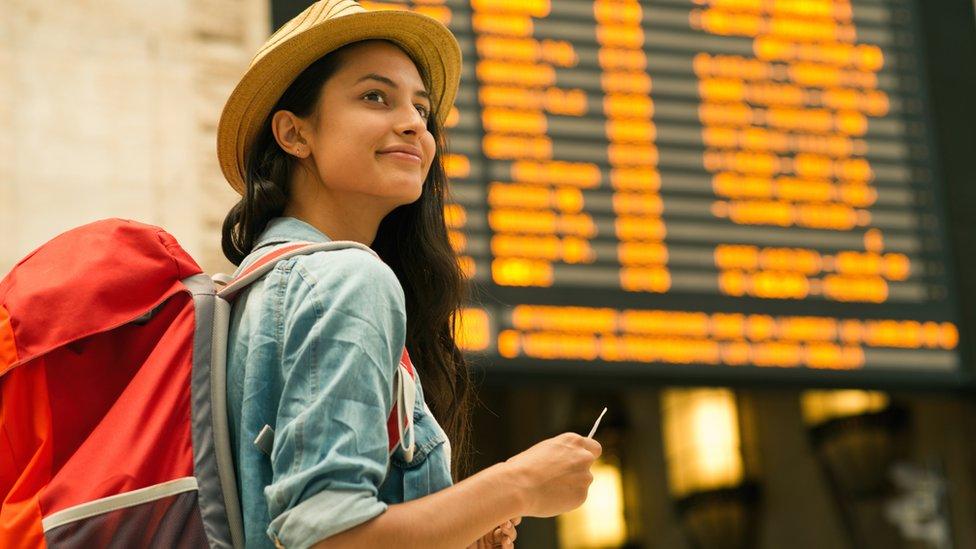 Dos ciudades por el precio de una: cómo funciona la oferta “stopover” con la que algunas aerolíneas quieren atraer viajeros