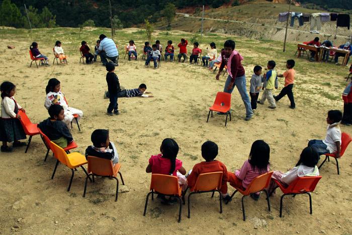 Carencias impiden que 51% de adolescentes acaben primaria: INEE
