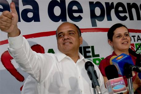 Añorve, sin las manos vacías; regresa a alcaldía de Acapulco