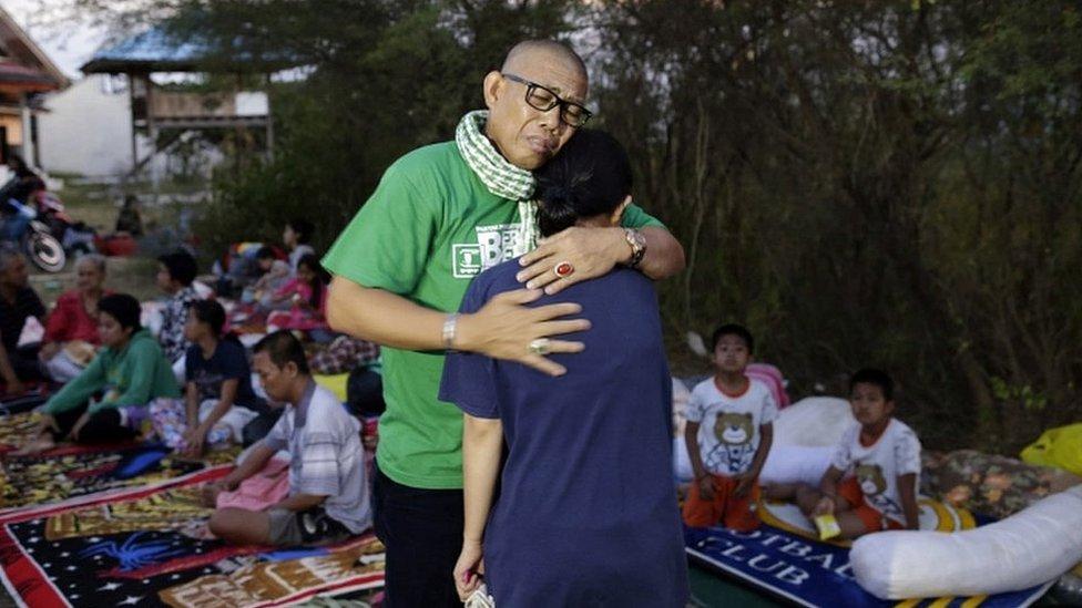 Indonesia: la cifra de muertos por el terremoto y tsunami supera los 800 y autoridades alertan de que podrían ser miles