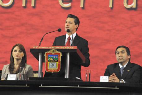 Peña Nieto y Ebrard se <i>dan con todo</i> por alianzas en Edomex