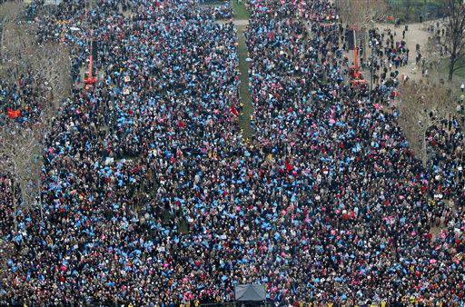 Miles protestan en Francia contra los matrimonios gay