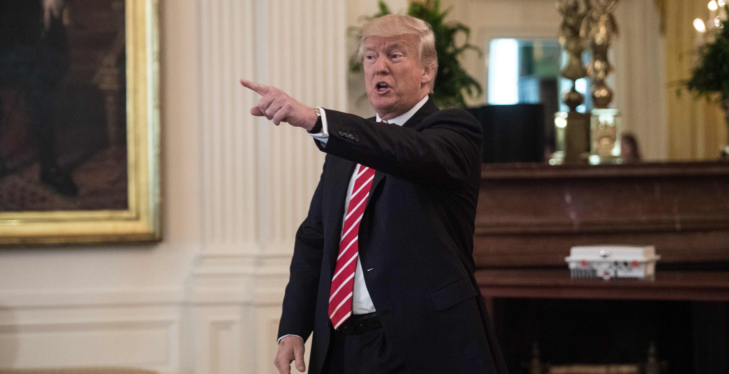 Trump ataca en Twitter a periodista mientras ella lo criticaba en televisión