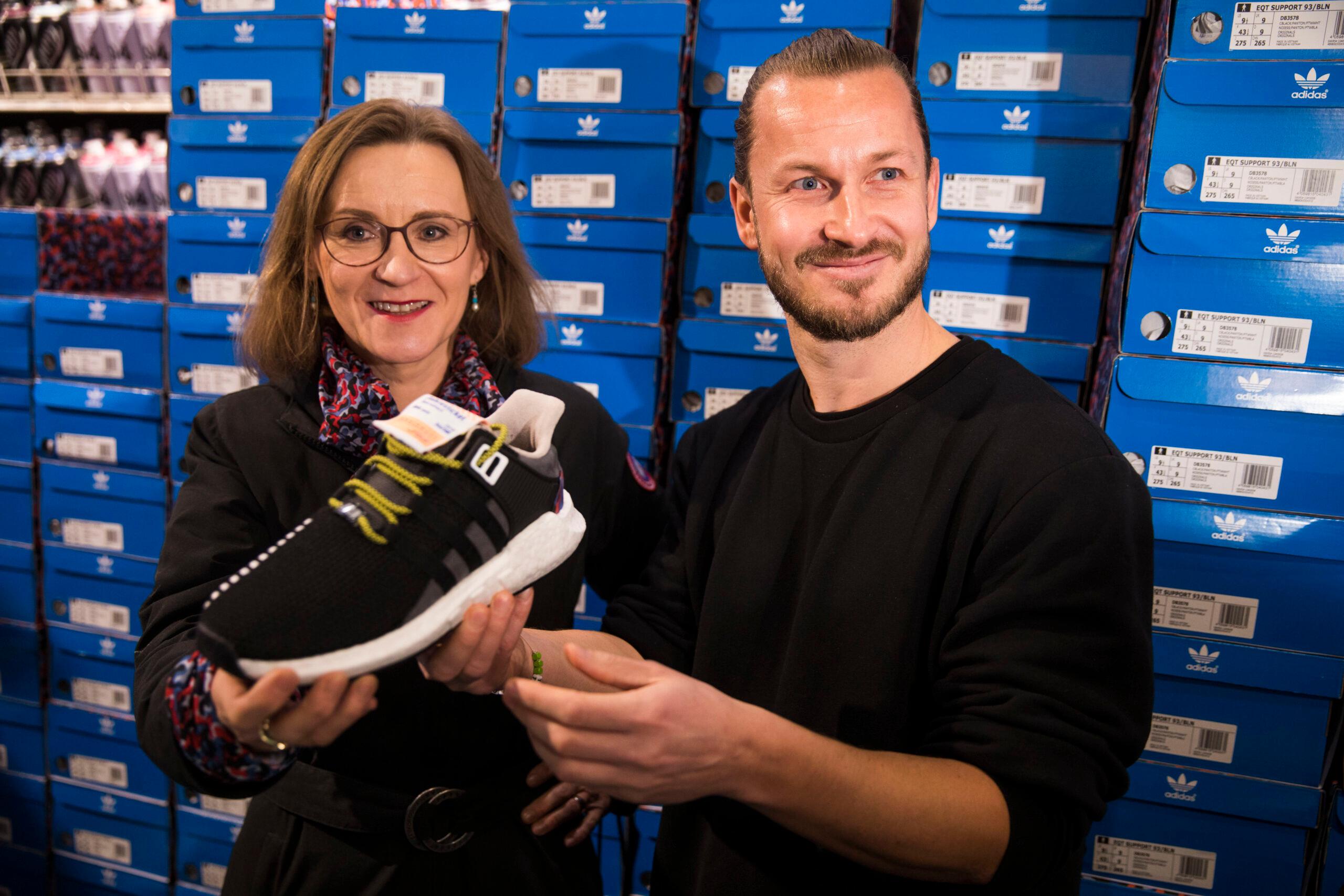 Adiós a los boletos, estos tenis son el nuevo pase para el transporte público