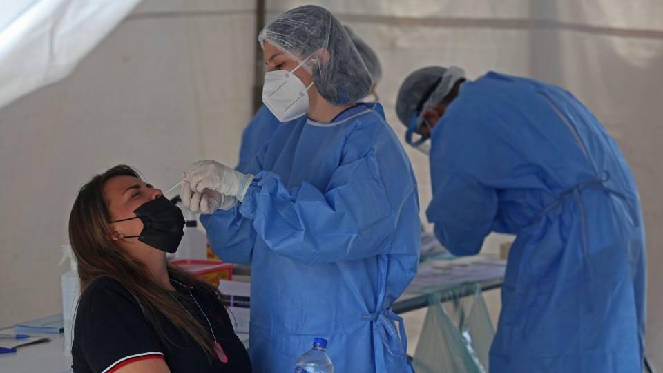 Salud reporta mil 993 casos más de COVID y reconoce 284 mil 381 muertes