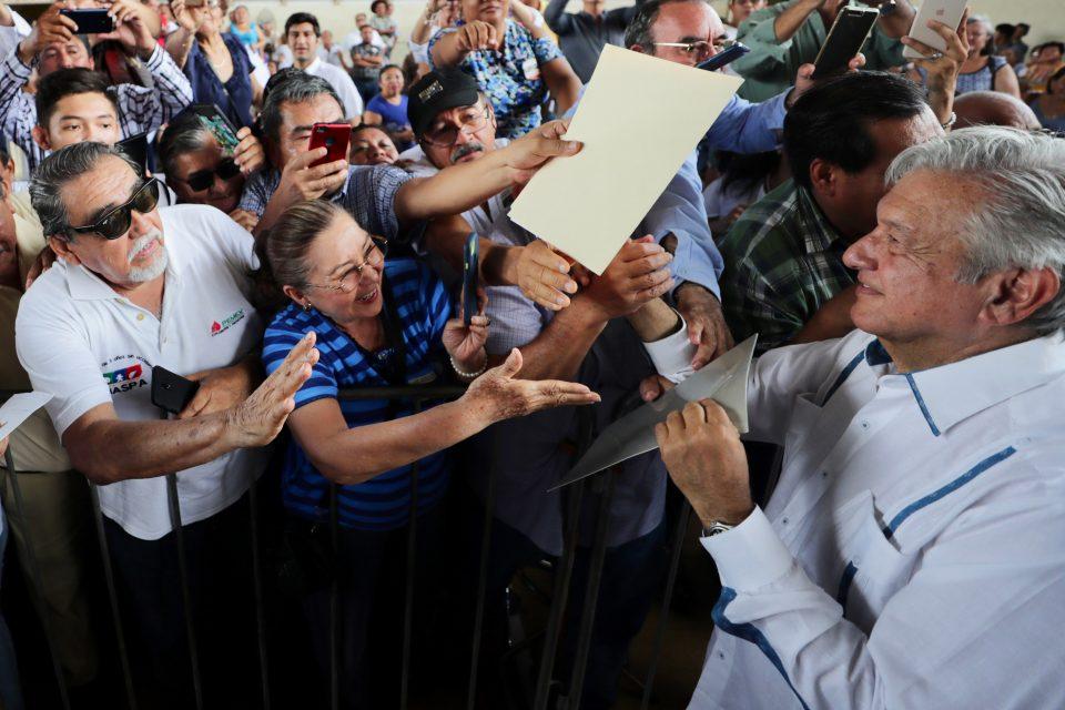 AMLO anuncia construcción de planta de gas para evitar apagones en el sureste