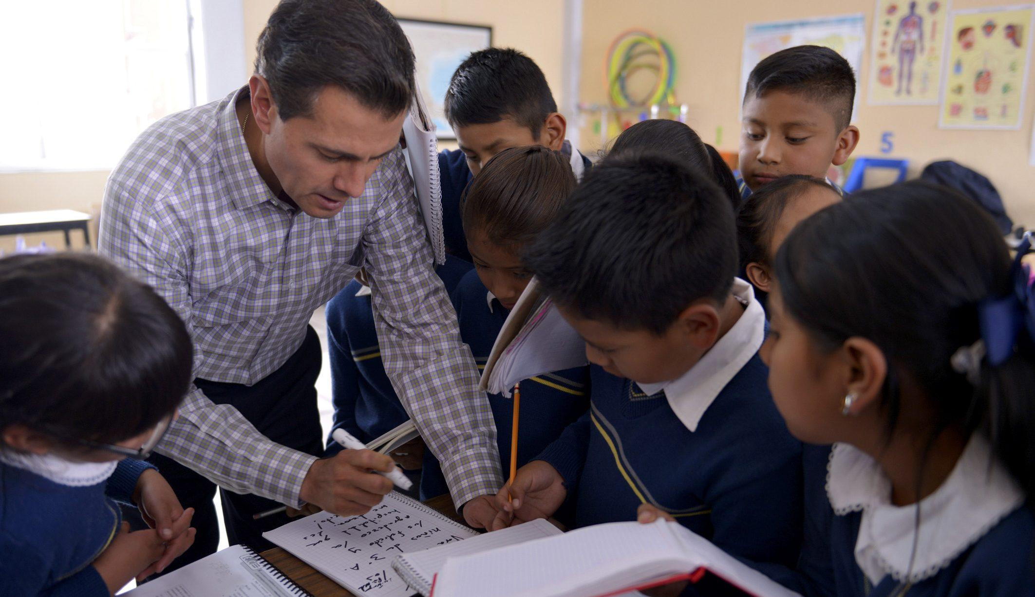 Peña pide que la sociedad defienda la reforma educativa, que AMLO propone cancelar