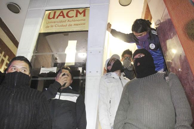 Paristas <i>expulsan</i> a rectora de sede alterna de la UACM