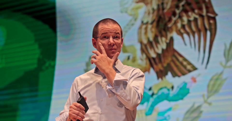 Violencia, legalización de drogas y TLC: estudiantes de Jalisco cuestionan a Anaya en su visita al ITESO