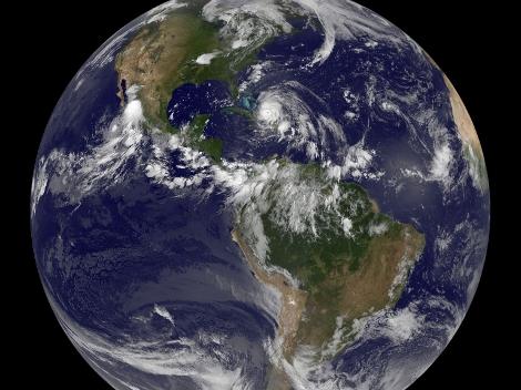 Huracán Irene avanza hacia la costa este de EU