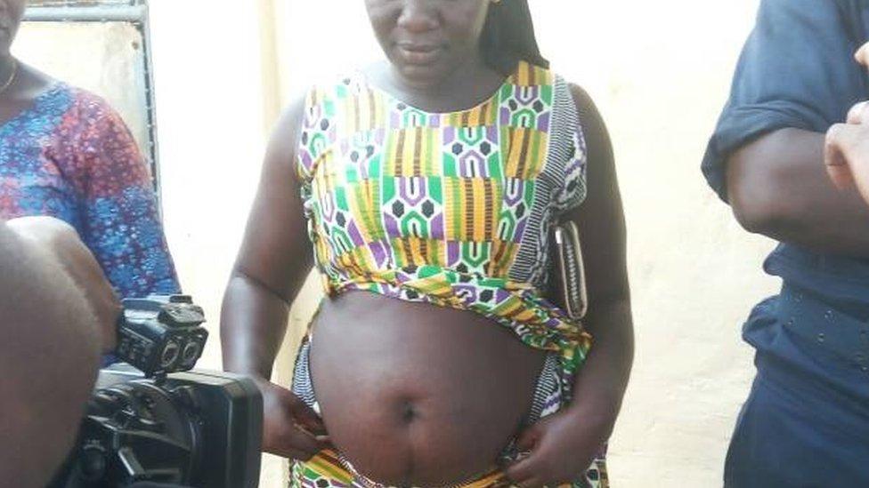 La curandera arrestada en Guinea por hacer a más de 700 mujeres que estaban embarazadas