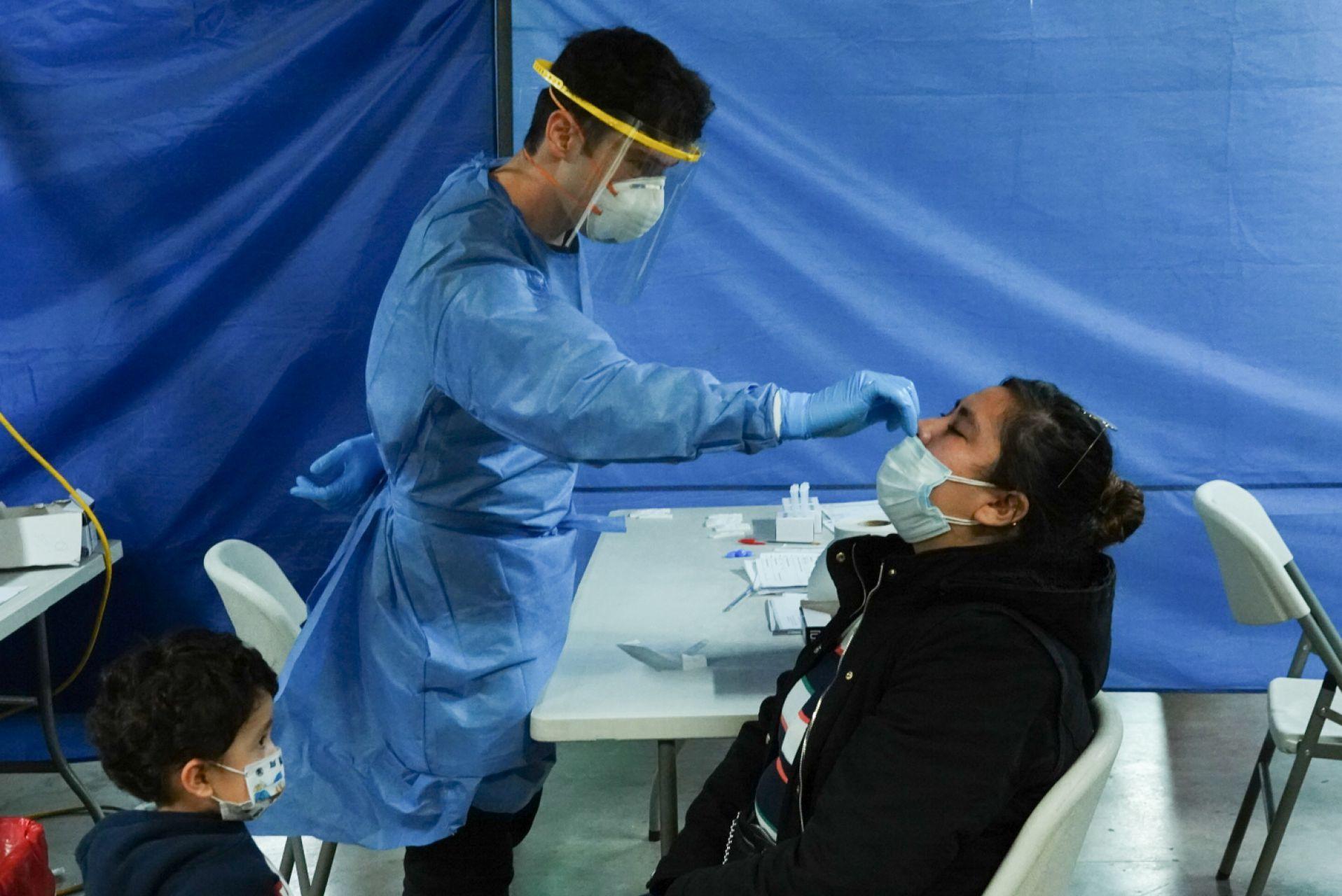 Gobierno federal deja fuera de convocatoria a médicos generales que atendieron COVID-19