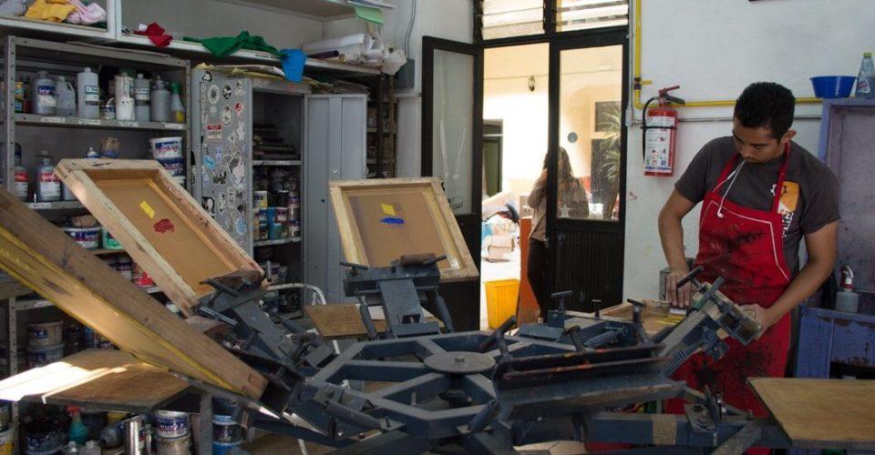 Economía mexicana cae 0.3% en mayo por debilidad en el sector industrial