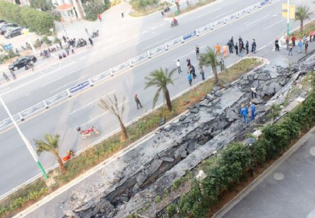 Explosión destruye tramo carretero en China
