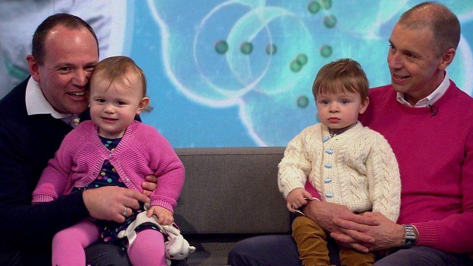 La sorprendente historia de los mellizos que tienen padres distintos
