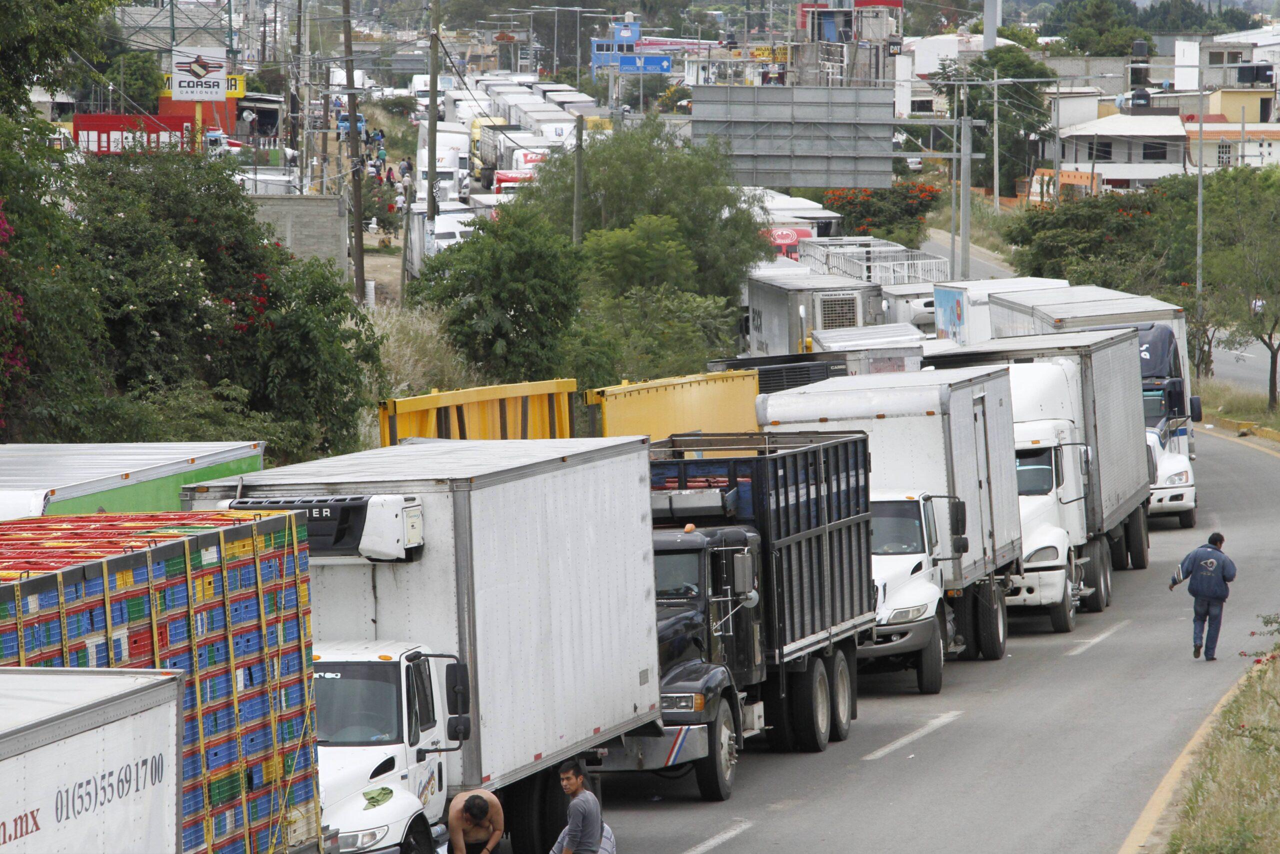 Por 2o día, CNTE realiza bloqueos en Oaxaca; maestros no tienen otra opción, deben regresar a clases, dice Chong