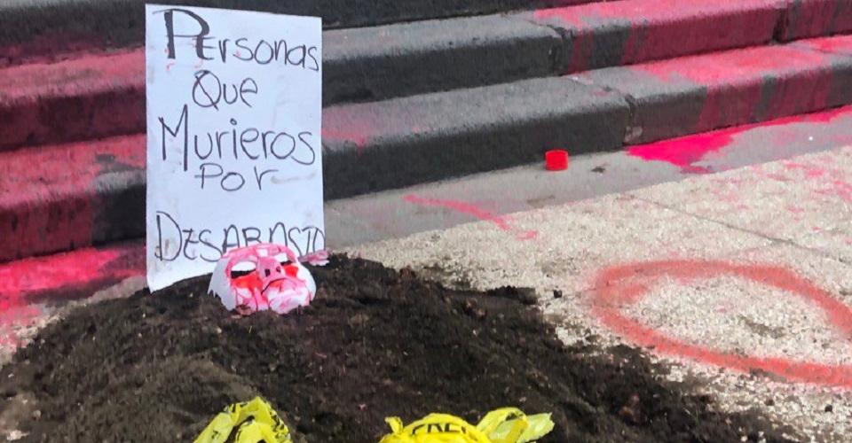 ¡Queremos vivir!: Personas con VIH protestan frente al IMSS para exigir abasto de  medicamentos