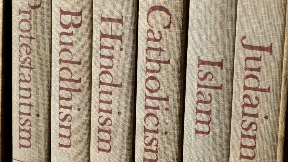 ¿Pagar o no pagar? Qué dicen los textos de las religiones más importantes sobre las deudas