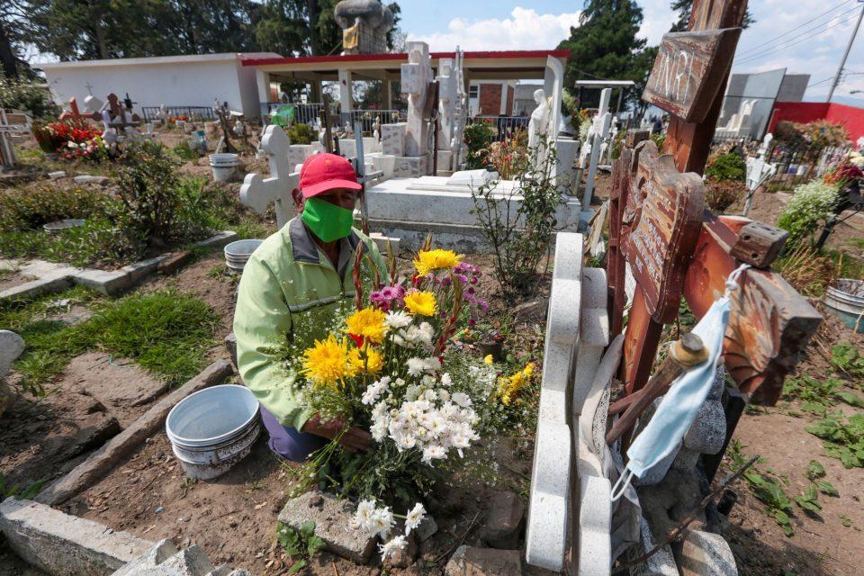 En México hay 55% más defunciones de las esperadas para 2020; son 71 mil muertes extra