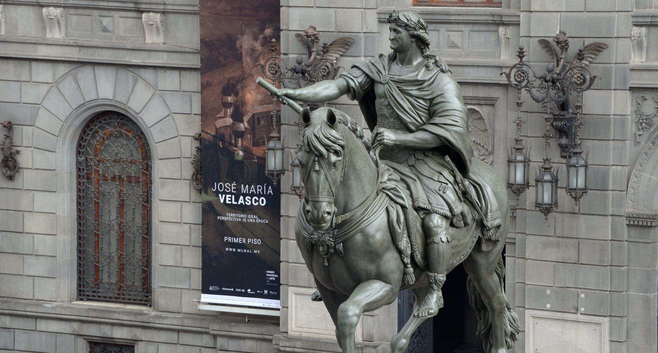 Así luce El Caballito, escultura que recuperó su color luego de que una empresa la dañó